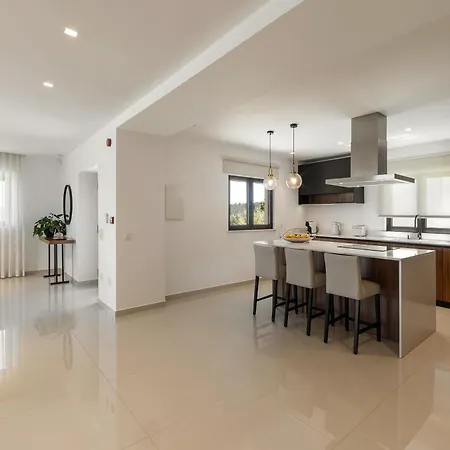 Lux House * Leiria