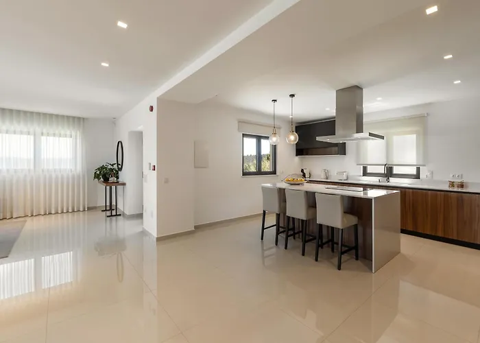 Lux House * Лейрия