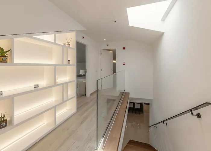 Lux House Лейрия